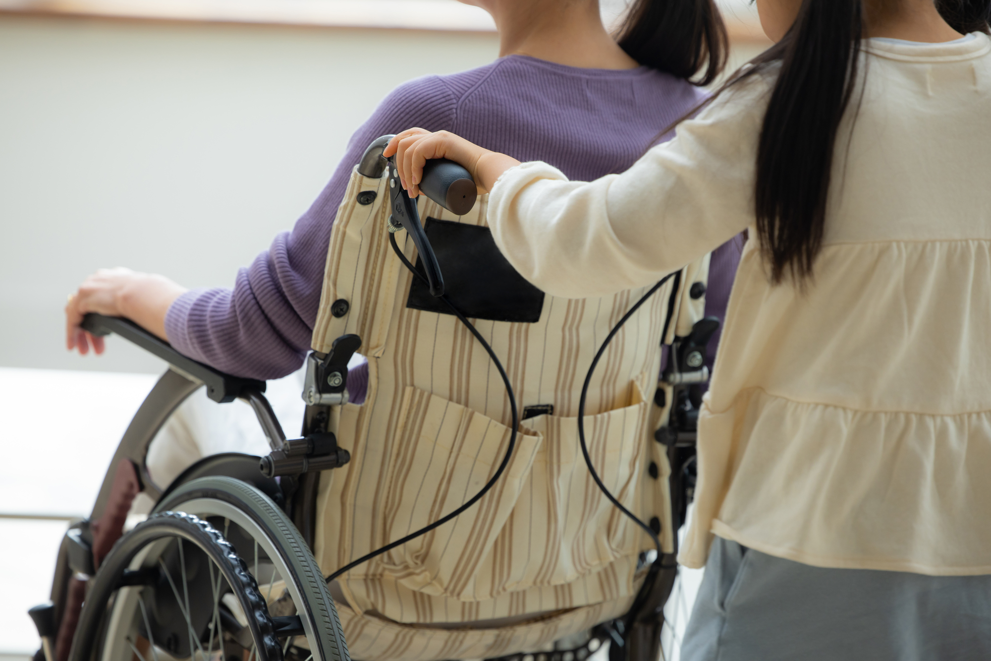 ヤングケアラーとは？概要や抱えている問題の解決策と支援について解説